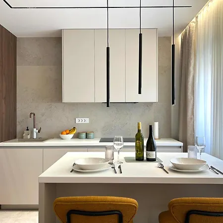 Ana With Private Parking Apartment Makarska