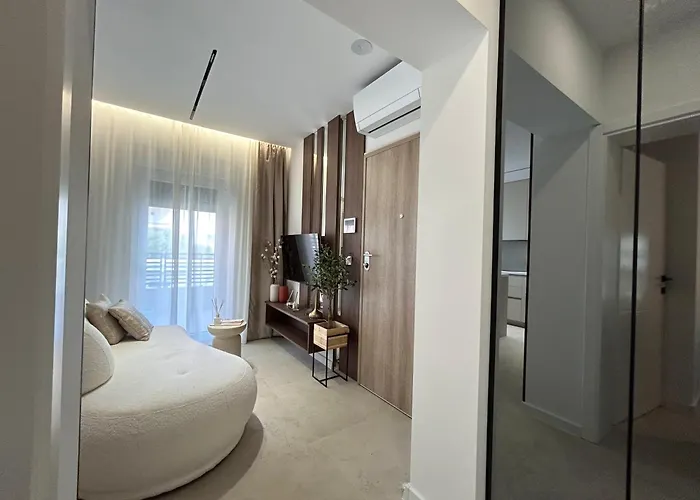 Ana With Private Parking Appartement Makarska