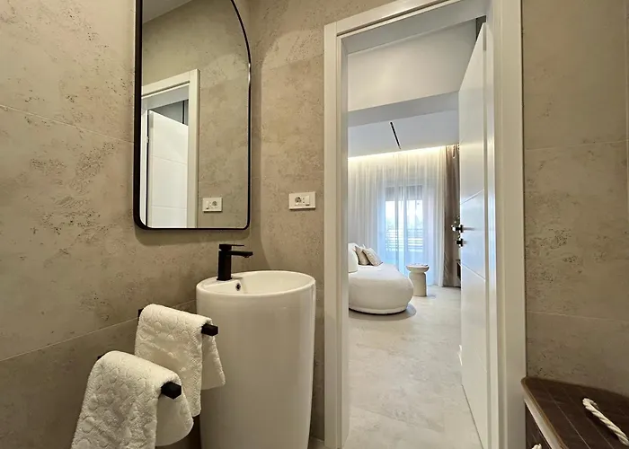 Ana With Private Parking Appartement Makarska