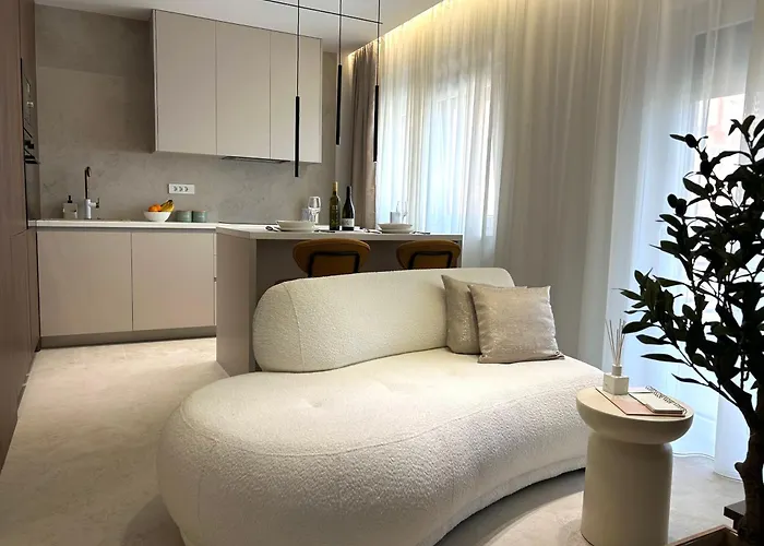 Ana With Private Parking Appartement Makarska