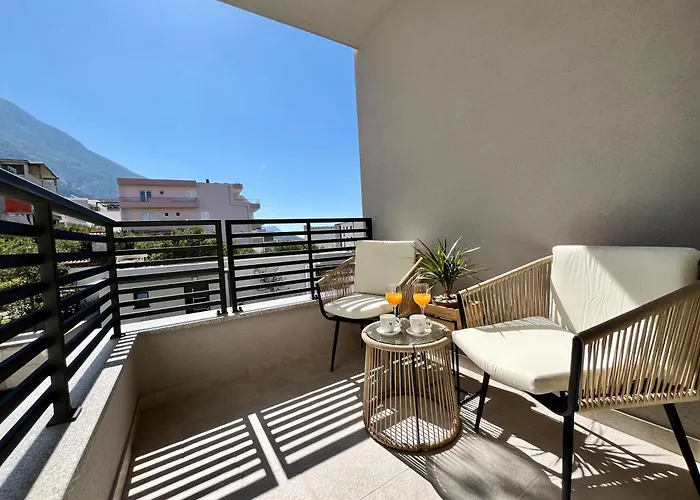 Ana With Private Parking * Makarska